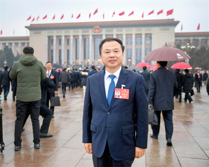 两会季丨张天任代表参加十四届全国人大二次会议开幕会